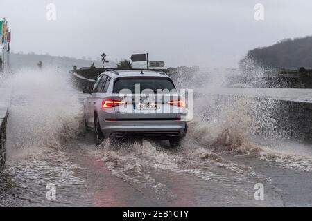 Timoleague, West Cork, Irlande. 11 février 2021. Après une journée de pluie torrentielle et d'averses d'hiver, Timoleague a inondé à marée haute ce soir. Crédit : AG News/Alay Live News Banque D'Images