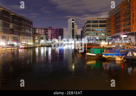 Amarres glacées à Leeds Dock, West Yorkshire Banque D'Images