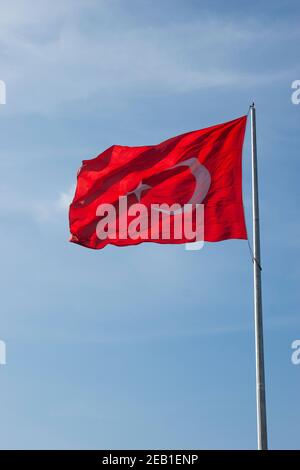 Drapeau de la Turquie. Drapeau national composé d'un champ rouge (arrière-plan) avec une étoile blanche centrale et un croissant Banque D'Images