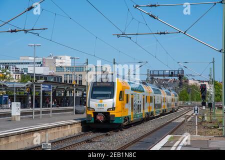 Berlin Allemagne - avril 21. 2018: Odeg double decker régional tran à la gare de Berlin Charlottenburg Banque D'Images