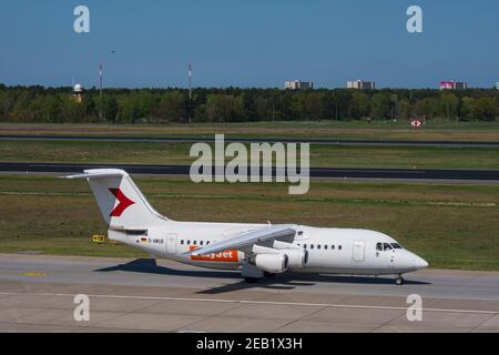 Berlin Allemagne - avril 21. 2018: Avion D-AWUE easyJet British Aerospace 146-200 à l'aéroport de Berlin Tegel Banque D'Images