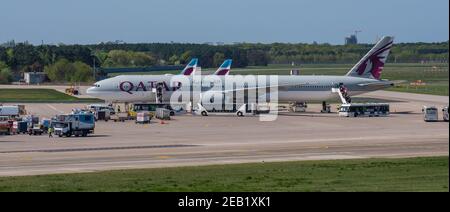 Berlin Allemagne - avril 21. 2018: Boeing 777-300ER de Qatar Airways à l'aéroport de Berlin Tegel Banque D'Images