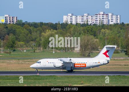 Berlin Allemagne - avril 21. 2018: Avion D-AWUE easyJet British Aerospace 146-200 à l'aéroport de Berlin Tegel Banque D'Images