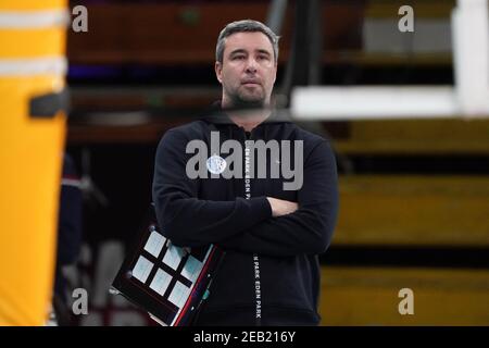 Pérouse, Italie. 11 février 2021. hubert henno (allenatore tours vb) pendant Tours VB contre Sir Sicoma Monini Perugia, match de volley de la Ligue des champions du CEV à Pérouse, Italie, février 11 2021 crédit: Agence de photo indépendante/Alamy Live News Banque D'Images