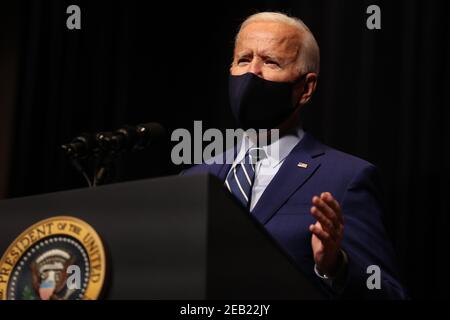 Bethesda, États-Unis. 11 février 2021. Le président Joe Biden s'entretient avec le personnel des National Institutes of Health le jeudi 11 février 2021 à Bethesda, Maryland. Photo d'Oliver Contreras/UPI crédit: UPI/Alay Live News Banque D'Images