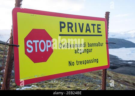 Signe indiquant que la terre est privée et que là n'est pas autorisé Banque D'Images