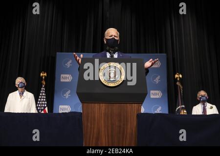 Bethesda, États-Unis. 11 février 2021. Le président Joe Biden s'entretient avec le personnel des National Institutes of Health le jeudi 11 février 2021 à Bethesda, Maryland. Photo d'Oliver Contreras/UPI crédit: UPI/Alay Live News Banque D'Images