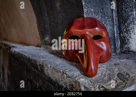 Masque de théâtre réalisé par l'artiste Carlo Setti de Venise. Banque D'Images