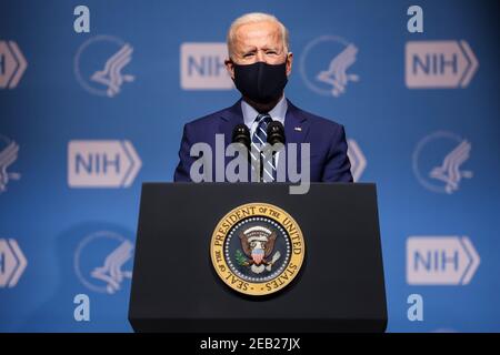 Bethesda, États-Unis. 11 février 2021. Le président Joe Biden s'entretient avec le personnel des National Institutes of Health le jeudi 11 février 2021 à Bethesda, Maryland. (Photo d'Oliver Contreras/SIPA USA) Credit: SIPA USA/Alay Live News Banque D'Images