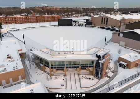 Vue aérienne d'un parc Rocky et Berenice Miller couvert de neige, dimanche 7 février 2021, à Evanston, Illinois. Le stade est le stade du Nord-Ouest Banque D'Images