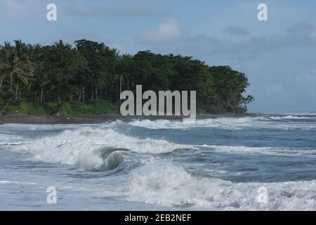 Indonésie Bali Pekutatan - Pantai Medewi - Plage de Medewi bord de mer vue Banque D'Images