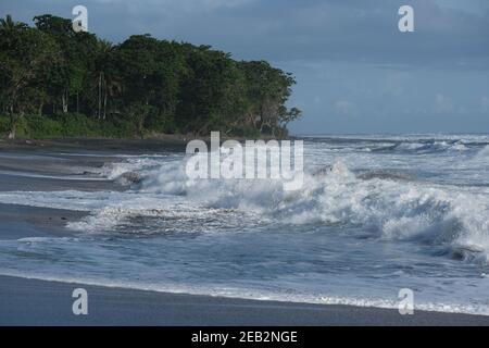 Indonésie Bali Pekutatan - Pantai Medewi - côte de la plage de Medewi vue Banque D'Images