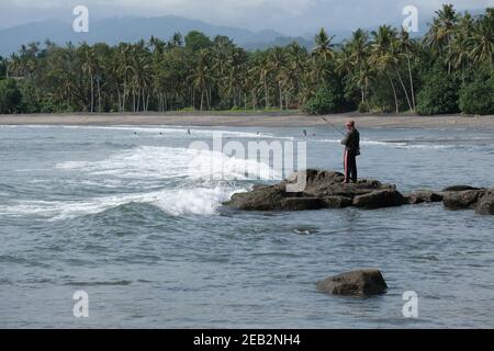 Indonésie Bali Pekutatan - Pantai Medewi - pêche à Medewi Plage Banque D'Images