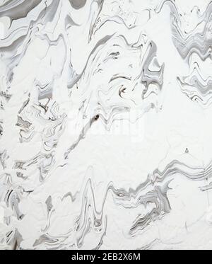 Marbre liquide, texture d'art fluide. Abstrait irrégulier fait à la main, peinture acrylique dessinée à la main sur toile. Noir et blanc. Banque D'Images