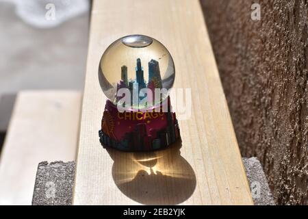 Glob de neige avec beau reflet de soleil. Banque D'Images