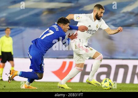 Karim Benzema (r) du Real Madrid et Mathias Olivera de Getafe CF lors du match de la Liga Real Madrid v Getafe le 9 février 2021 à Madrid, Espagne. Photo par Acero/AlterPhotos/ABACAPRESS.COM Banque D'Images