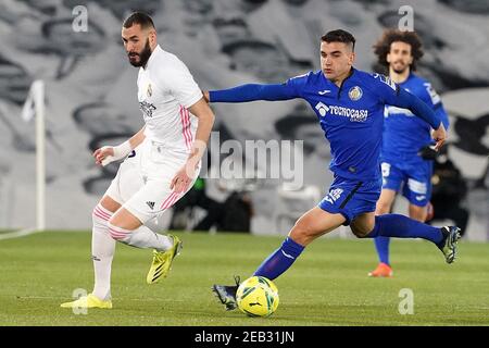 Karim Benzema (l) du Real Madrid et Mauro Arambarri de Getafe CF lors du match de la Liga Real Madrid v Getafe le 9 février 2021 à Madrid, Espagne. Photo par Acero/AlterPhotos/ABACAPRESS.COM Banque D'Images