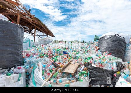 Usine de recyclage Siargao Island jeter la corbeille Banque D'Images