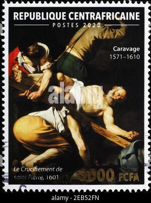 Crucifixion de Saint Pierre par Caravaggio sur timbre-poste Banque D'Images
