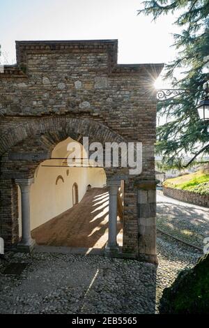 Udine, Italie. 11 février 2020. Les décorations sous la loggia de Lippomano sur la colline du château Banque D'Images