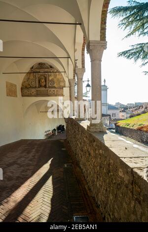 Udine, Italie. 11 février 2020. Les décorations sous la loggia de Lippomano sur la colline du château Banque D'Images