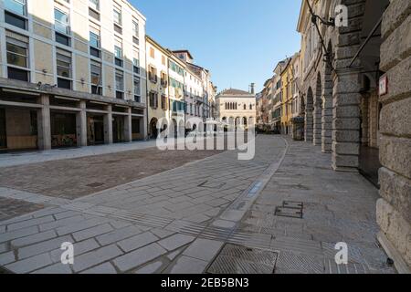 Udine, Italie. 11 février 2020. Vue panoramique sur la rue Mercatovecchio dans le centre-ville Banque D'Images