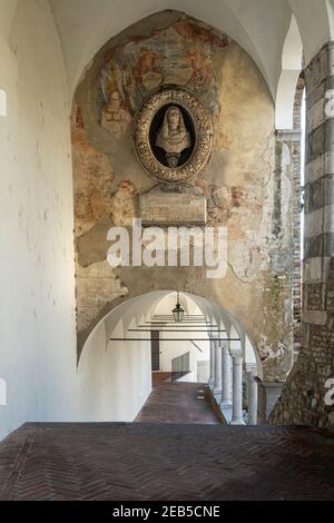 Udine, Italie. 11 février 2020. Les décorations sous la loggia de Lippomano sur la colline du château Banque D'Images