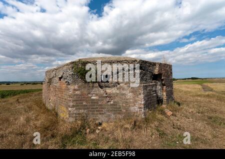 Old, deuxième Guerre mondiale Pill Box sur le Royal Cinque ports Golf Club, Deal, Kent Banque D'Images