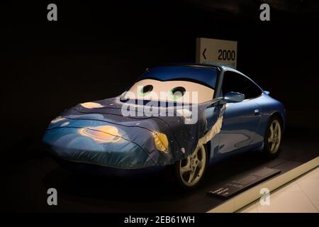 Sally Carrera, personnage du film Cars, exposée au musée Porsche de Stuttgart, en Allemagne. Banque D'Images