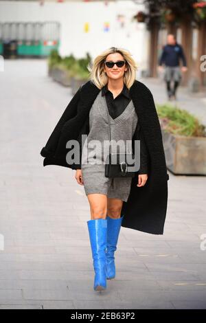 RETRANSMETTANT L'ORTHOGRAPHE DU NOM À ASHLEY ROBERTS Ashley Roberts en dehors des studios de Global radio à Londres. Date de la photo : vendredi 12 février 2021. Banque D'Images