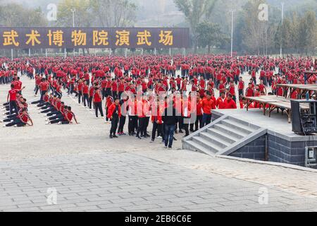 Dengfeng, Henan, Chine - 16 octobre 2018 : formation à l'école des arts martiaux de Shaolin. Banque D'Images