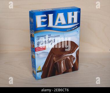 GÊNES, ITALIE - VERS JANVIER 2021: ELAH gianduja chocolat sucrée pudding Banque D'Images