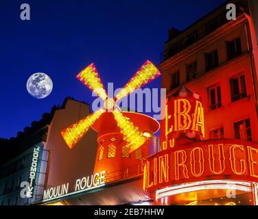 2000 MOULIN ROUGE, MOULIN À VENT HISTORIQUE (©1921 WILLETTE & NIERMANS) PIGALLE PARIS FRANCE Banque D'Images