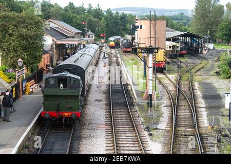 Moteur de Great Western 1369 sur la station de Buckfast sur la Dart Valley Heritage Railway Banque D'Images