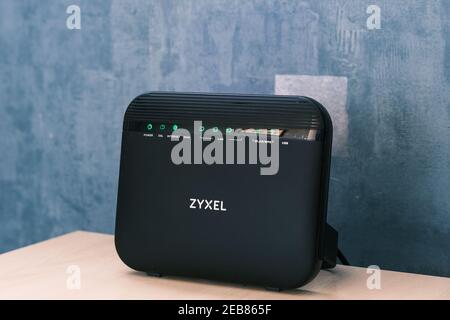 Un ZYXEL, haut débit domestique, routeur Internet. Banque D'Images