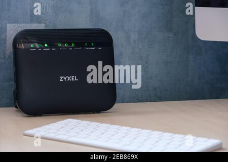 Un ZYXEL, haut débit domestique, routeur Internet. Banque D'Images