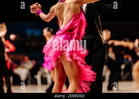 danseuses de couple arrière sur fond de danseurs Banque D'Images