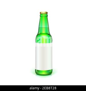 Bouteille de bière verte avec étiquette blanche vierge. Objet isolé sur fond blanc. Illustration de Vecteur