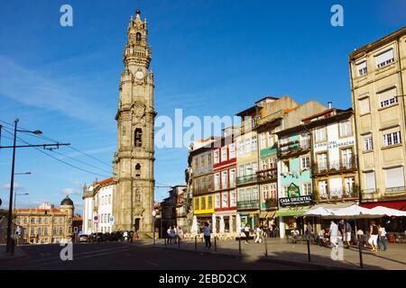 Porto, Portugal : Tour baroque dos Clérigos tour de l'église Igreja dos Clérigos par l'architecte italien Nicolau Nasoni. Banque D'Images