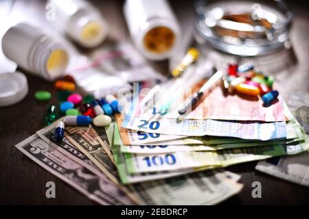 Substances addictives, y compris les cigarettes et les drogues. Banque D'Images