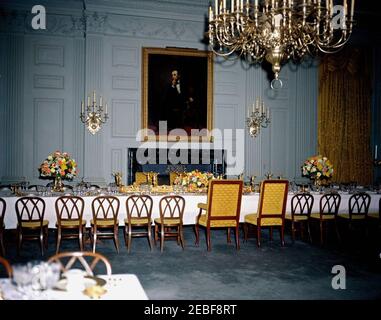 Dîner en l'honneur de Habib Bourguiba, Sr., Président de la Tunisie, 8 h 00. Table avec des lieux et des arrangements floraux pour dîner en l'honneur de Habib Bourguiba, Sr., Président de la Tunisie. State Dining Room, White House, Washington, D.C. Banque D'Images