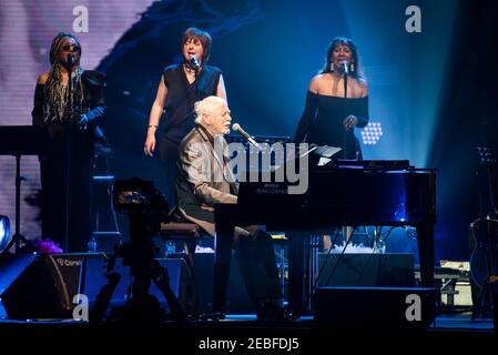 Gary Brooker joue en direct pendant le concert Music for Marsden à l'O2 Arena de Greenwich, Londres. Banque D'Images