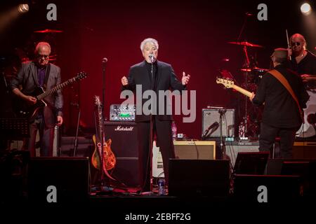 Sir Tom Jones joue en direct pendant le concert Music for Marsden à l'O2 Arena de Greenwich, Londres. Banque D'Images