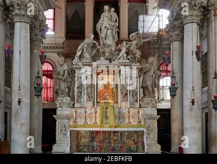 Autel de la basilique Santa Maria della Salute, Venise, Vénétie, Italie Banque D'Images