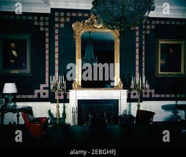 Chambres Maison blanche: Hall du rez-de-chaussée, hall d'entrée, Hall du deuxième étage, salle de traité, salon de la première Ladyu2019s, Chambre ovale jaune, Hall du troisième étage, salle de toilette bleue, Chambre de campagne. Vue de la salle des traités à la Maison Blanche, Washington, D.C., des portraits d'anciens présidents, Ulysses S. Grant (à gauche) et Zachary Taylor (à droite), sont accrochés au mur. Banque D'Images