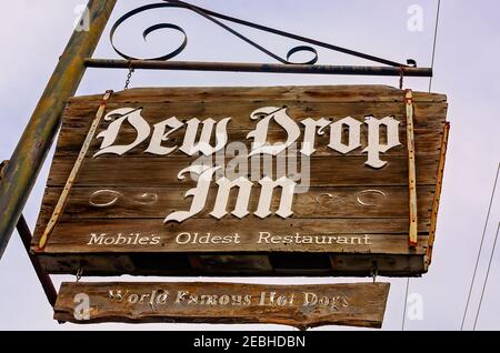 Le Dew Drop Inn, le plus ancien restaurant de Mobile fondé en 1924, est photographié sur Old Shell Road, le 8 février 2021, à Mobile, Alabama. Banque D'Images