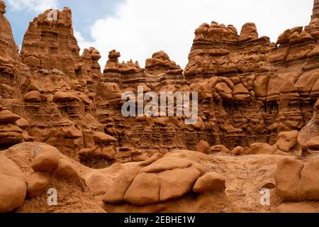 Photographie du parc national de Goblin Valley, près de Hanksville, comté d'Emery, Utah, un jour d'été couvert. Banque D'Images