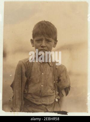 Norman Hall, 210 Park Street, Lindale, Géorgie, est allé travailler il y a plus d'un an dans Massachusetts Mills, à l'âge de 10 1-2 ans. Family Record est né le 26 octobre 1901. Désoffage. Pas de véritable raison pour lui Banque D'Images