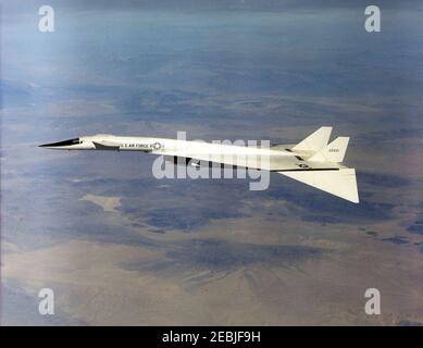 Nord-américain XB-70A Valkyrie au vol 061122 Banque D'Images