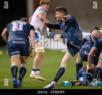 12 février 2021 ; AJ Bell Stadium, Salford, Lancashire, Angleterre ; rugby anglais de première division, sale Sharks versus Bath ; will Cliff of sale Sharks prend de l'avance Banque D'Images